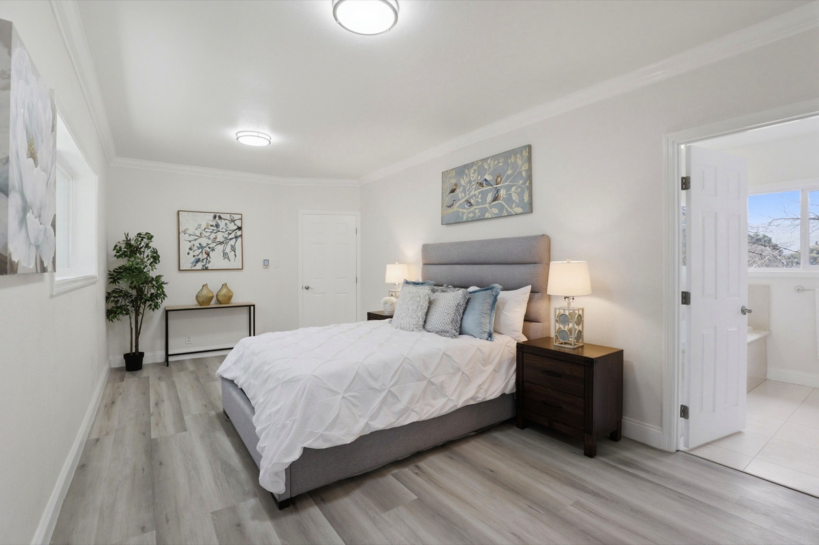 Bedroom with ensuite